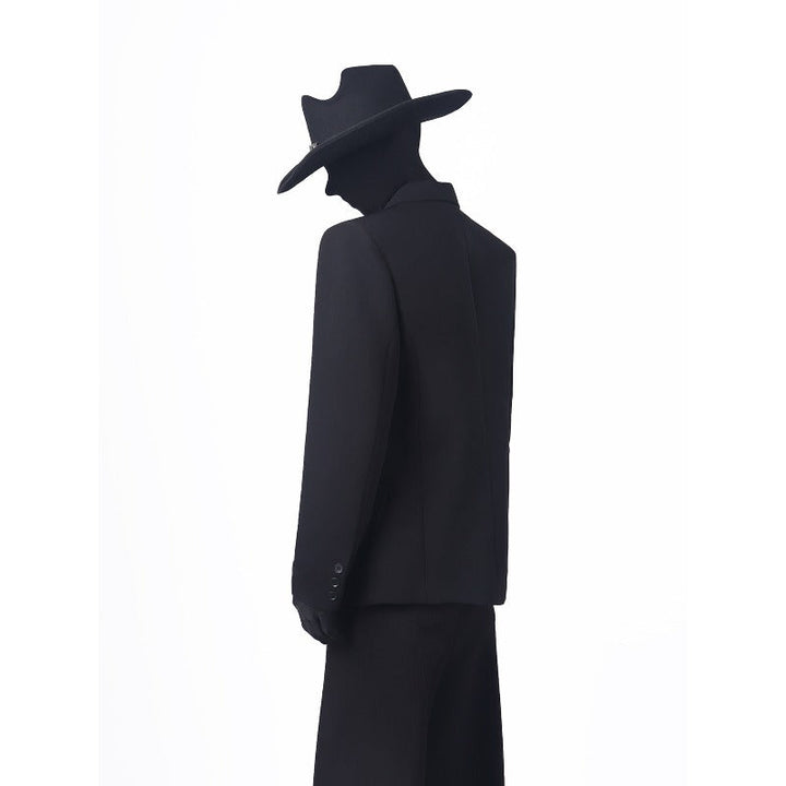 Structured-shoulder Blazer with A Sculptural Silhouette