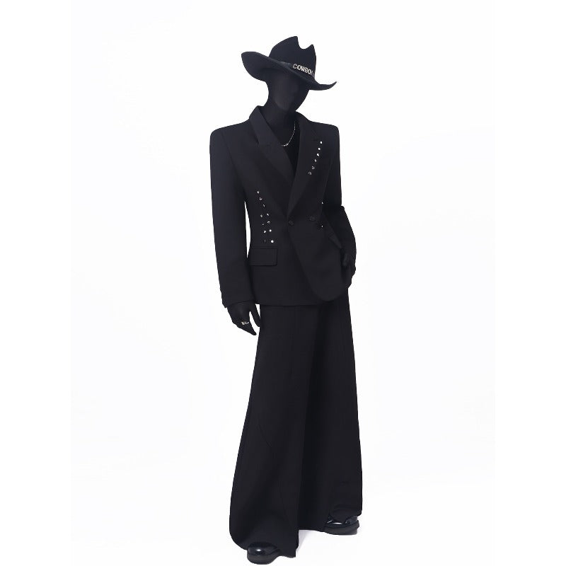 Structured-shoulder Blazer with A Sculptural Silhouette