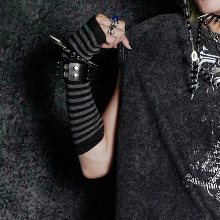 Dark Striped Sleeves Gloves
