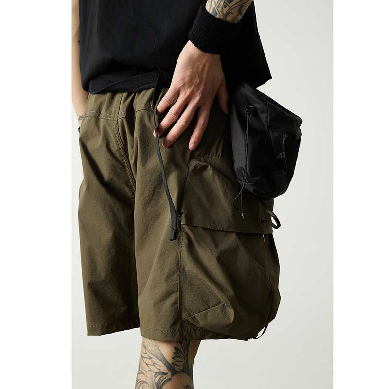 Large Pockets Loose-fitting Casual Shorts