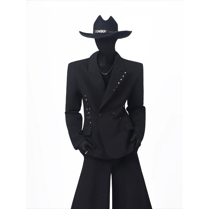 Structured-shoulder Blazer with A Sculptural Silhouette
