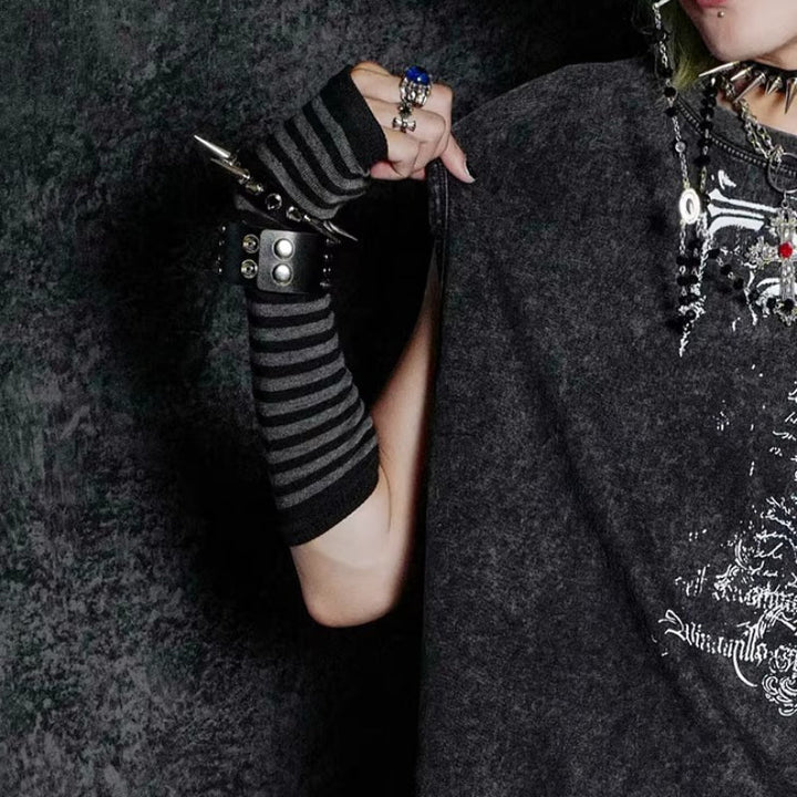 Dark Striped Sleeves Gloves