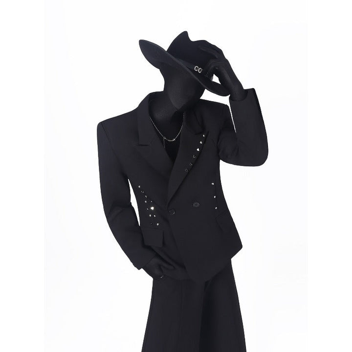 Structured-shoulder Blazer with A Sculptural Silhouette